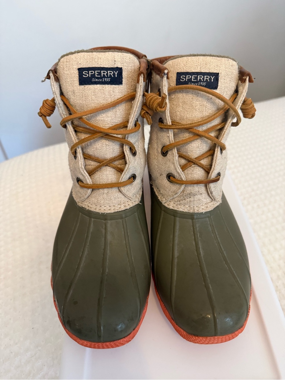 Sperry Olive Green and Tan Women’s Rain Boots with Coral Orange Sole Sz 7.5